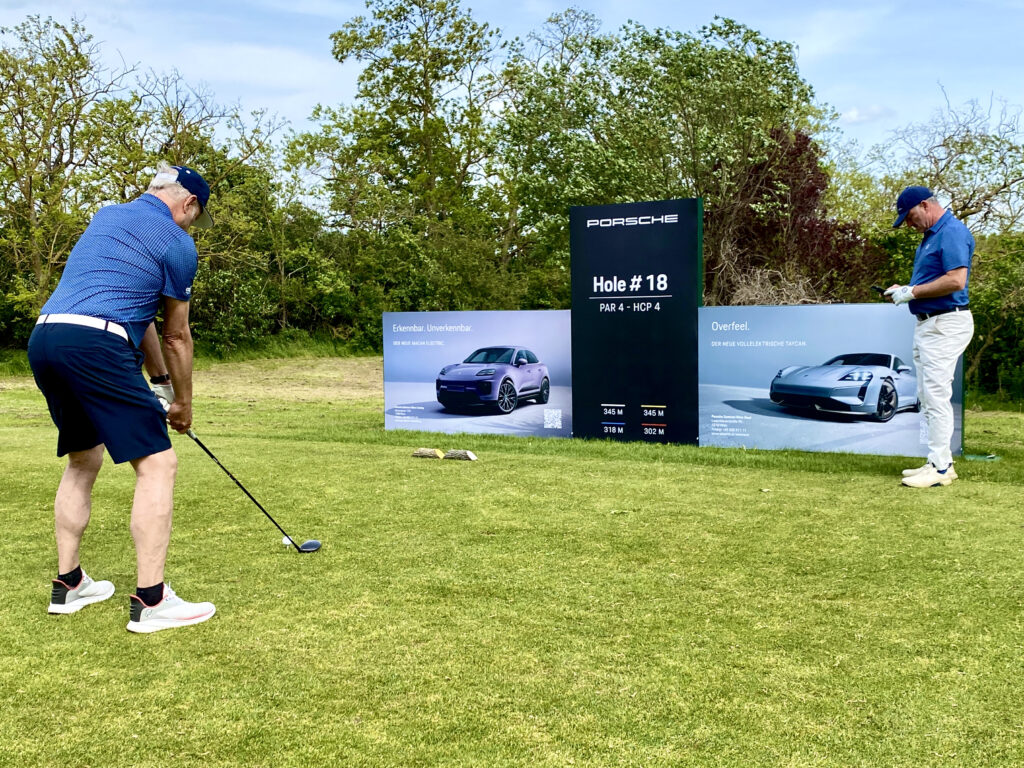 MEDIUM: TEE-BOX, "PLAYERS VIEW"